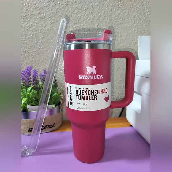New Stanley cosmo pink target Valentín day quencher H2.0 tumbler 40oz/1.18L - Picture 3 of 11